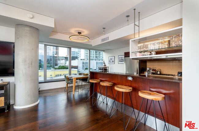 Photo - 1155 S Grand Ave Unidad 404