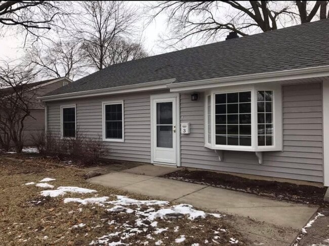 Building Photo - 3 S Victoria Ln