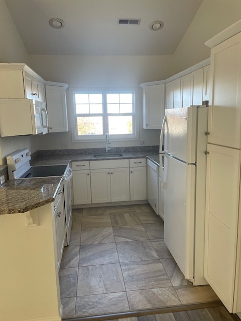 full kitchen view - 34703 Villa Cir Condo Unit #604