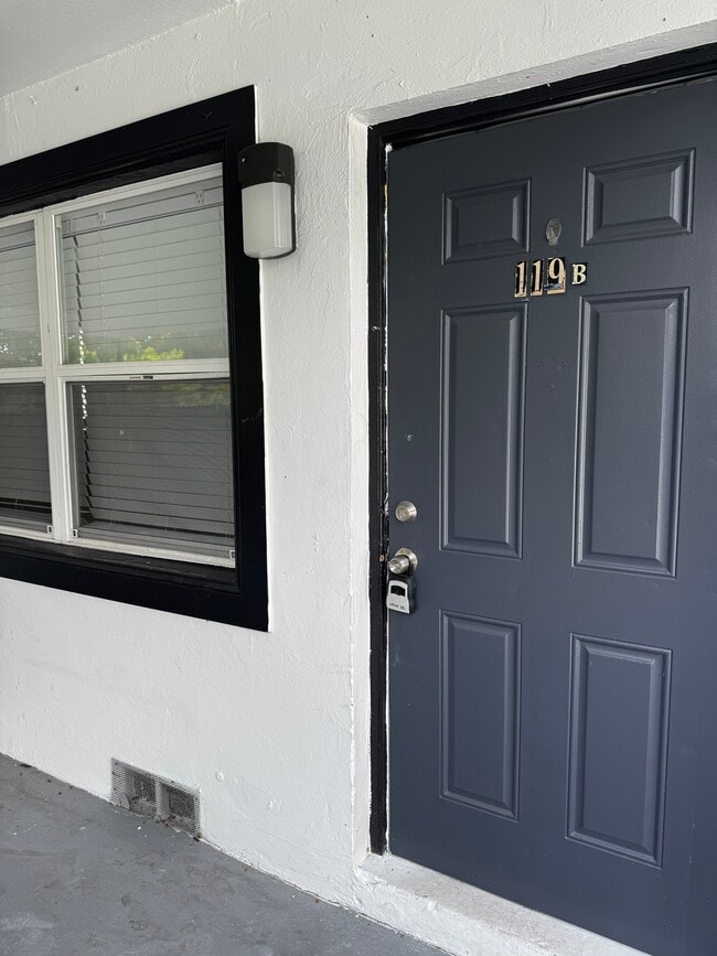 Building Photo - 119 N A St Unit B Rental