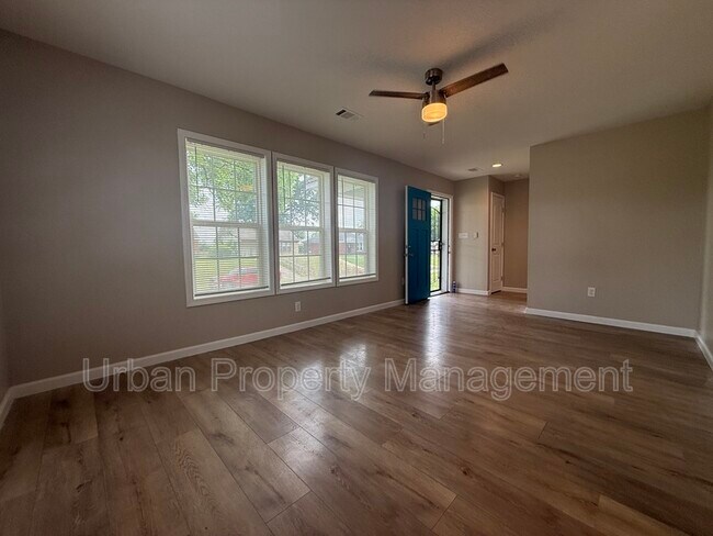 Photo - 86 W Dempster Ave