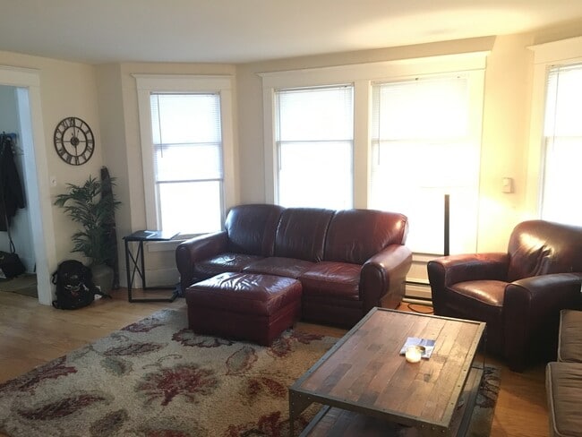 Photo - 327 Garfield Ave NW