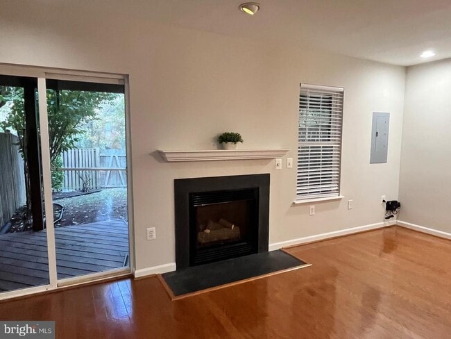 Photo - 230 Connery Terrace SW