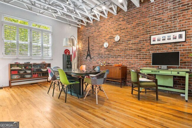 Photo - 230 Bradberry St SW