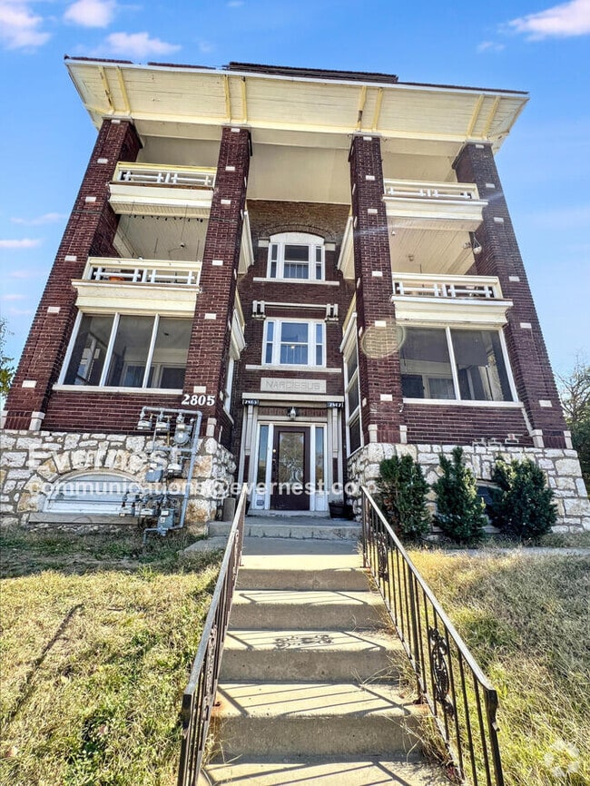 Building Photo - 2807 Gillham Rd Unit 2s Rental