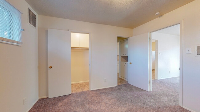 2121 Gold Ave SE