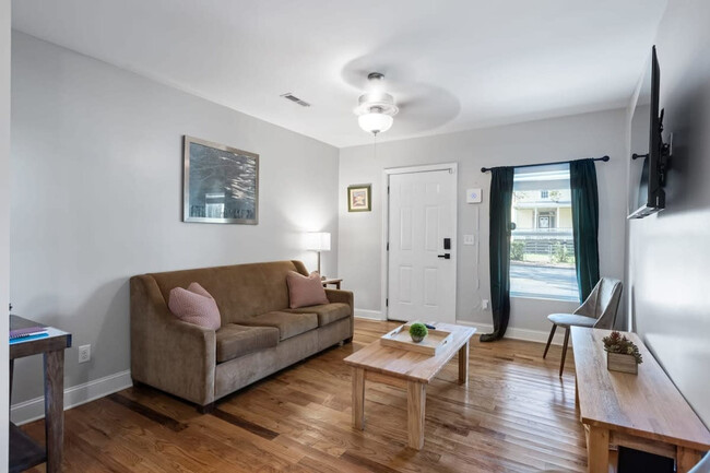 Building Photo - 2515 Bailey Ave Rental