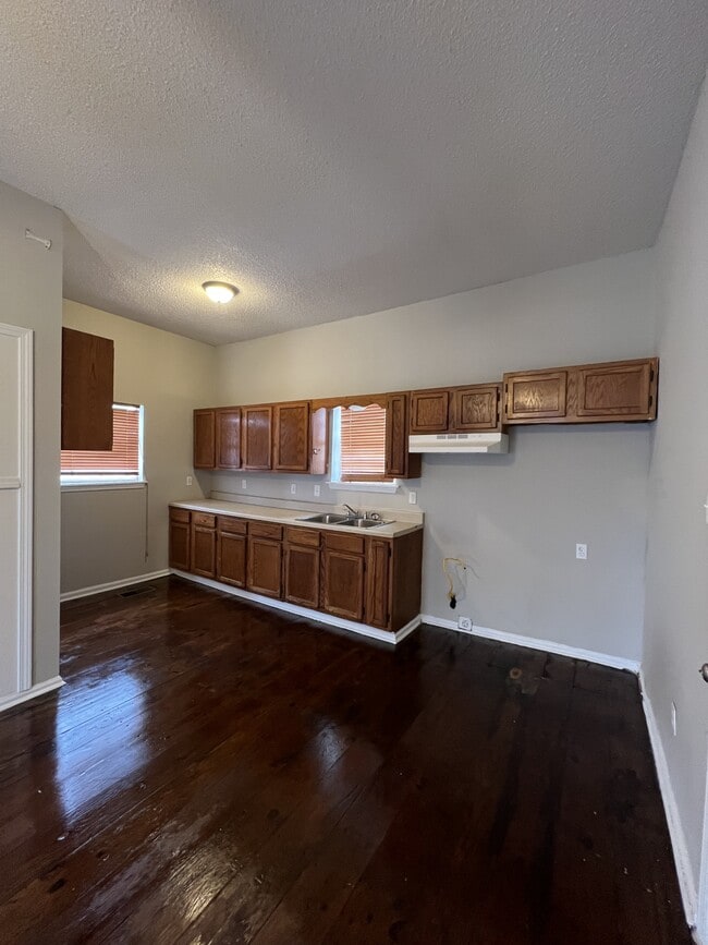 Photo - 122 Tuxedo Dr