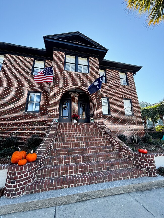 Photo - 4 Bedroom 4 Bath Downtown Stunner! Unit B