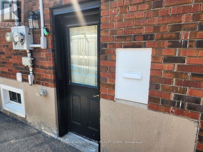 Photo - 281 E 34th St