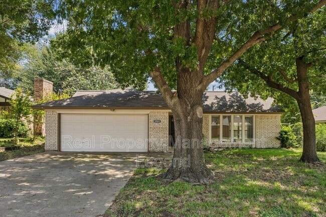 Photo - 2024 Robinson St