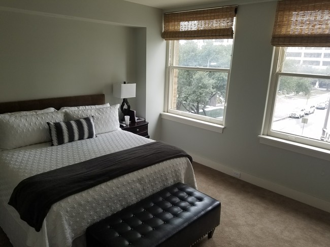 Master bedroom overlooking Burnet Park - 411 W 7th St Condo Unit 411 W. 7th St #306