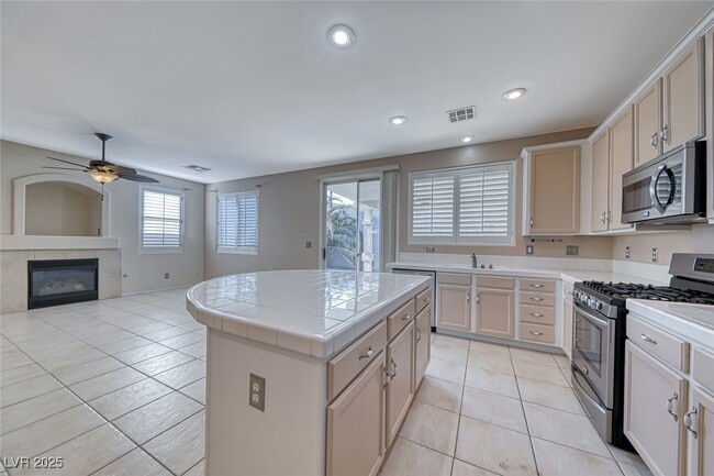Building Photo - 857 Sumner Ranch Rd Rental