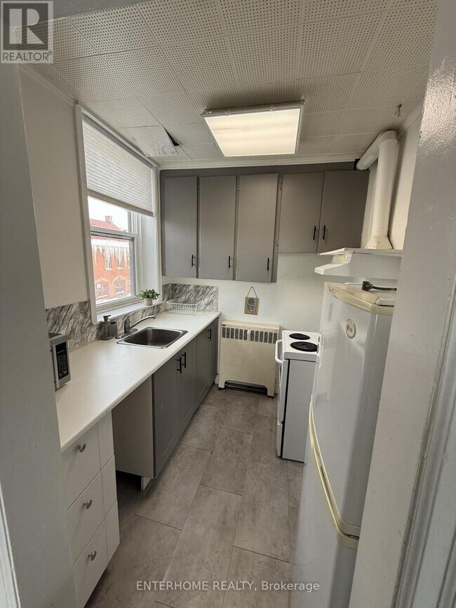 Photo - 51 Queen St E Unit 1