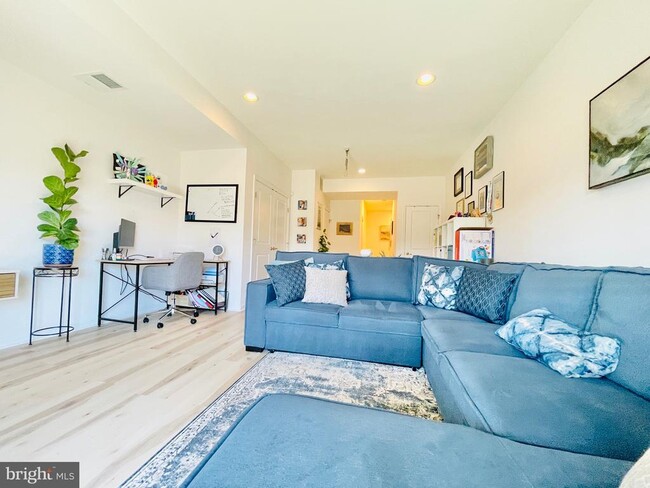 Photo - 127 Streamview Dr