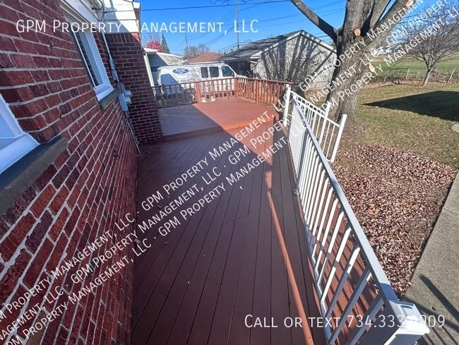 Photo - 2431 Pinetree Dr