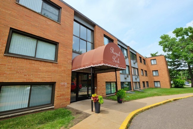 Photo - Royal Park Apartments