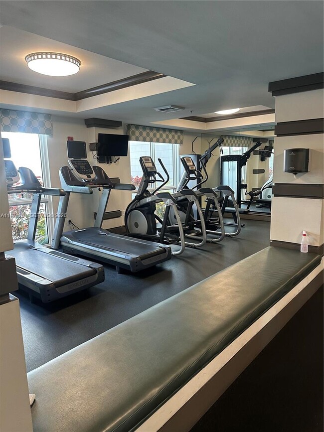 Photo - 2421 NE 65th St Unidad 508