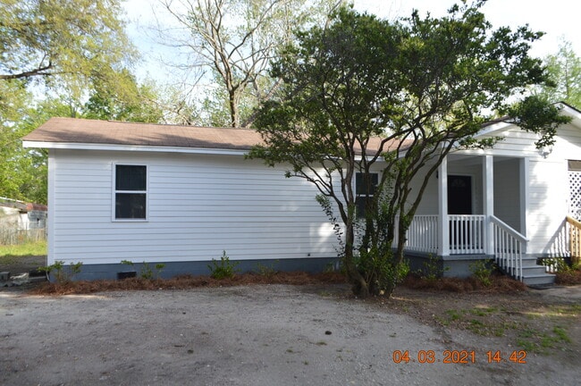 Newly Renovated - 106 Craven Rd Townhome