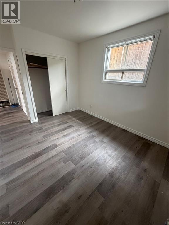 Photo - 1576 Barton St E