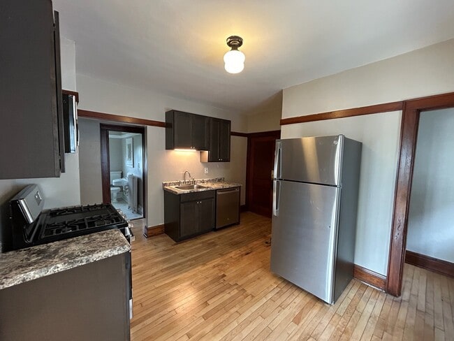 Photo - 1933 N Cambridge Ave Unidad 1935A