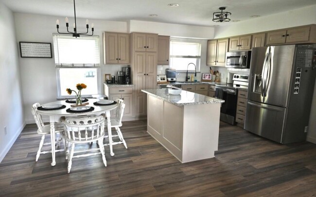 Photo - 802 Longview Dr