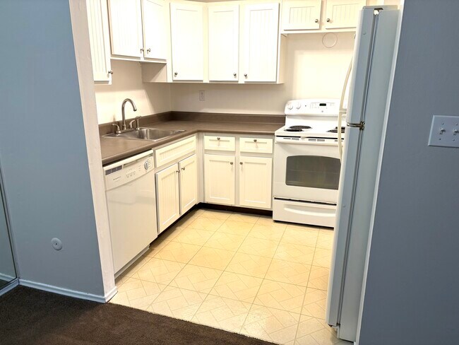 Photo - 4909 Crooks Rd Unit C2