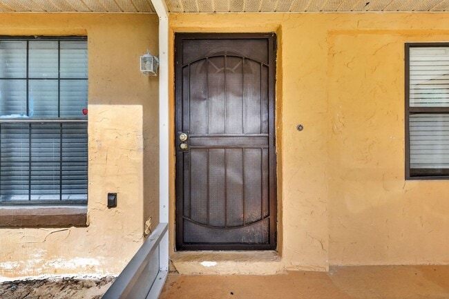 Photo - 2/2 Duplex in Umatilla w/ Private Fenced Yard & Dual Screened Patios!