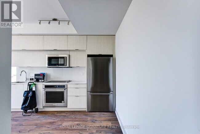 Photo - 80 Vanauley St Unit 506