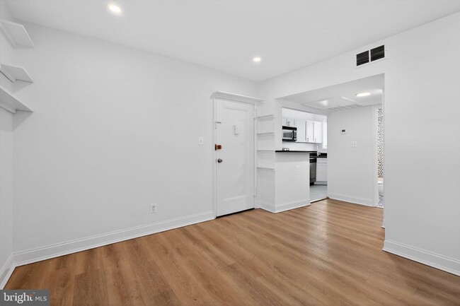 Photo - 3065 Patrick Henry Dr