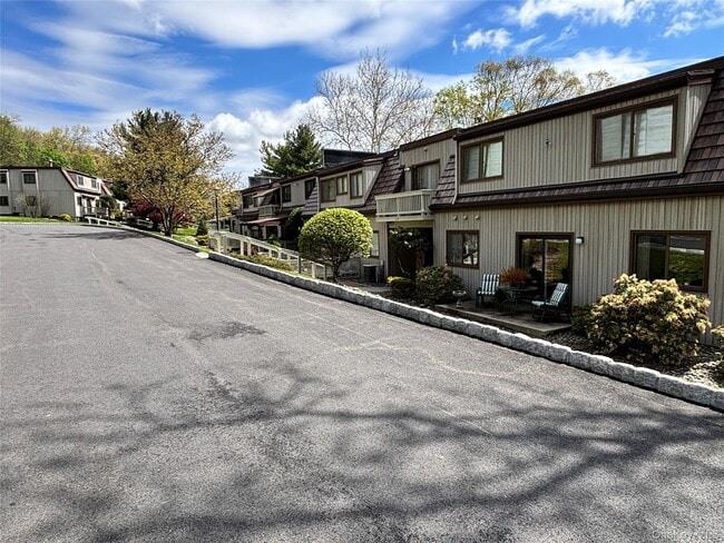 Photo - 10 Sycamore Dr