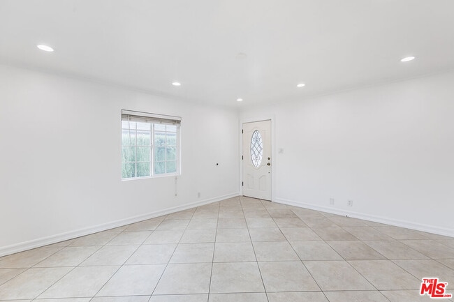 Photo - 5130 Templeton St