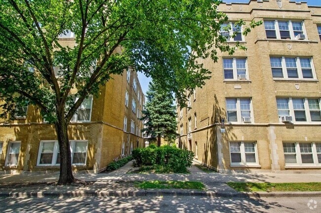Building Photo - 4122 W Addison St Unit 2 Rental
