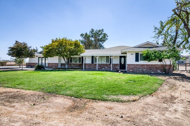 4105 E Perrin Ave