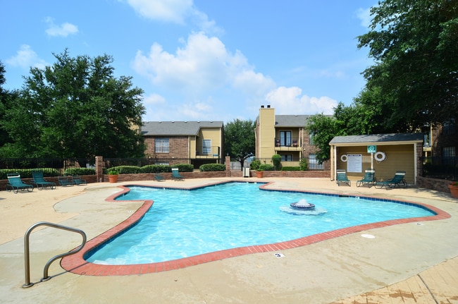Woodbridge Crossing Apartments