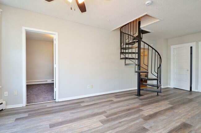Photo - Spacious 4-Bedroom Upper-Level Unit Available Now in West St. Paul! Unit 3