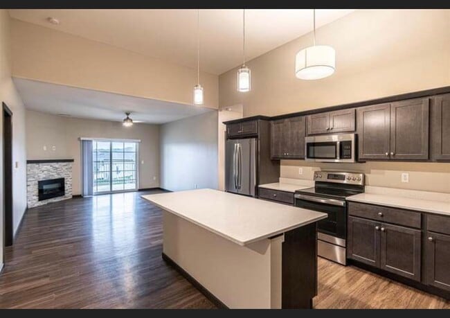 Building Photo - 2869 Spring Rose Cir Unit 304