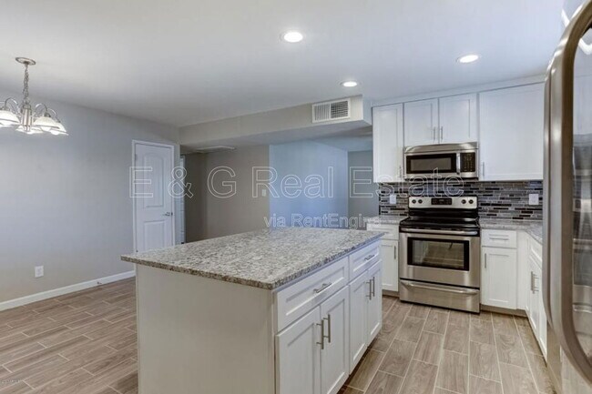 Photo - 1527 W Huntington Dr