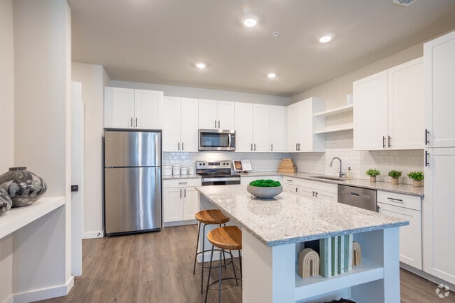 2BR, 2BA - 1150SF B2 - Kitchen