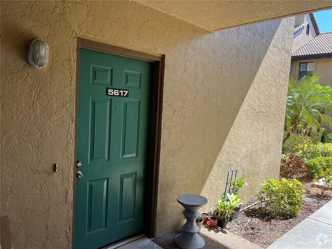 Building Photo - 5617 Ashton Lake Dr Unit 1 Rental