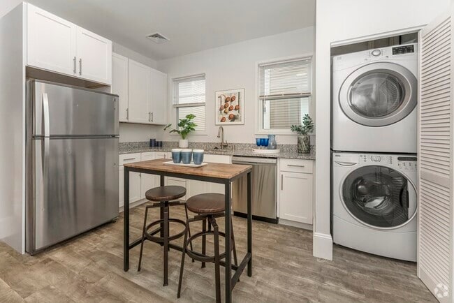 Building Photo - 172 Boylston St Unit 303 Rental