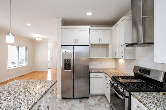 Photo - 412A 37th Ave N