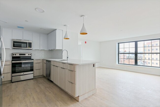 Building Photo - 28 Soden St Unit 5