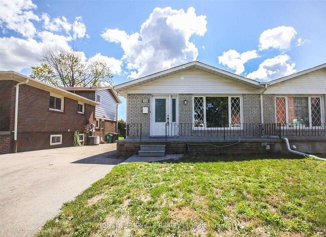 Building Photo - 1448 Tyneburn Cres