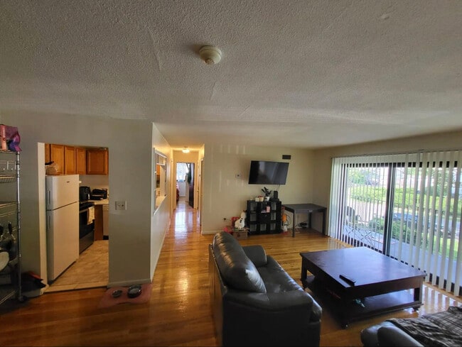 Photo - 202 Central St