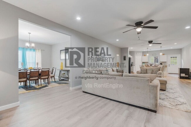 Photo - 286 Emily Ln