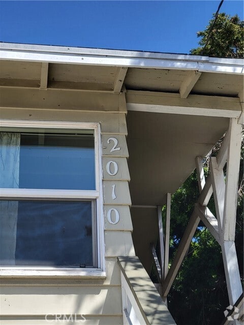 Building Photo - 2010 Cherry Ave Rental