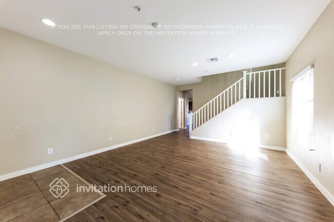 Photo - 982 E Corral St