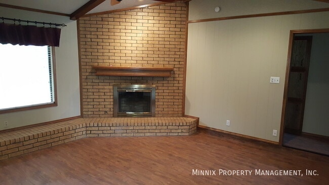 Photo - 4806 64th St