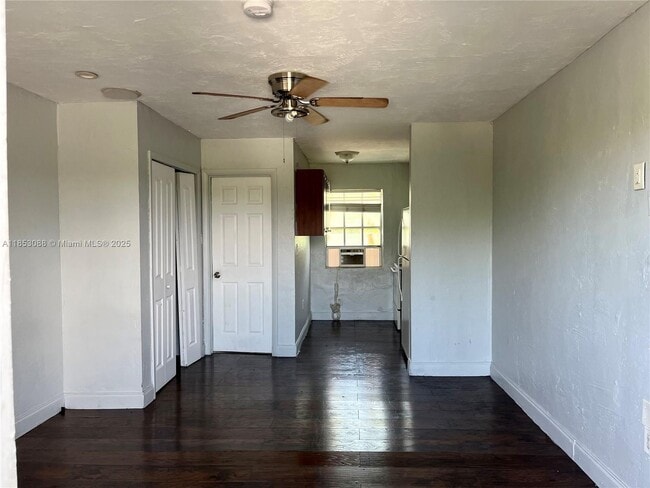 Building Photo - 5010 Pembroke Rd Unit 7 Rental